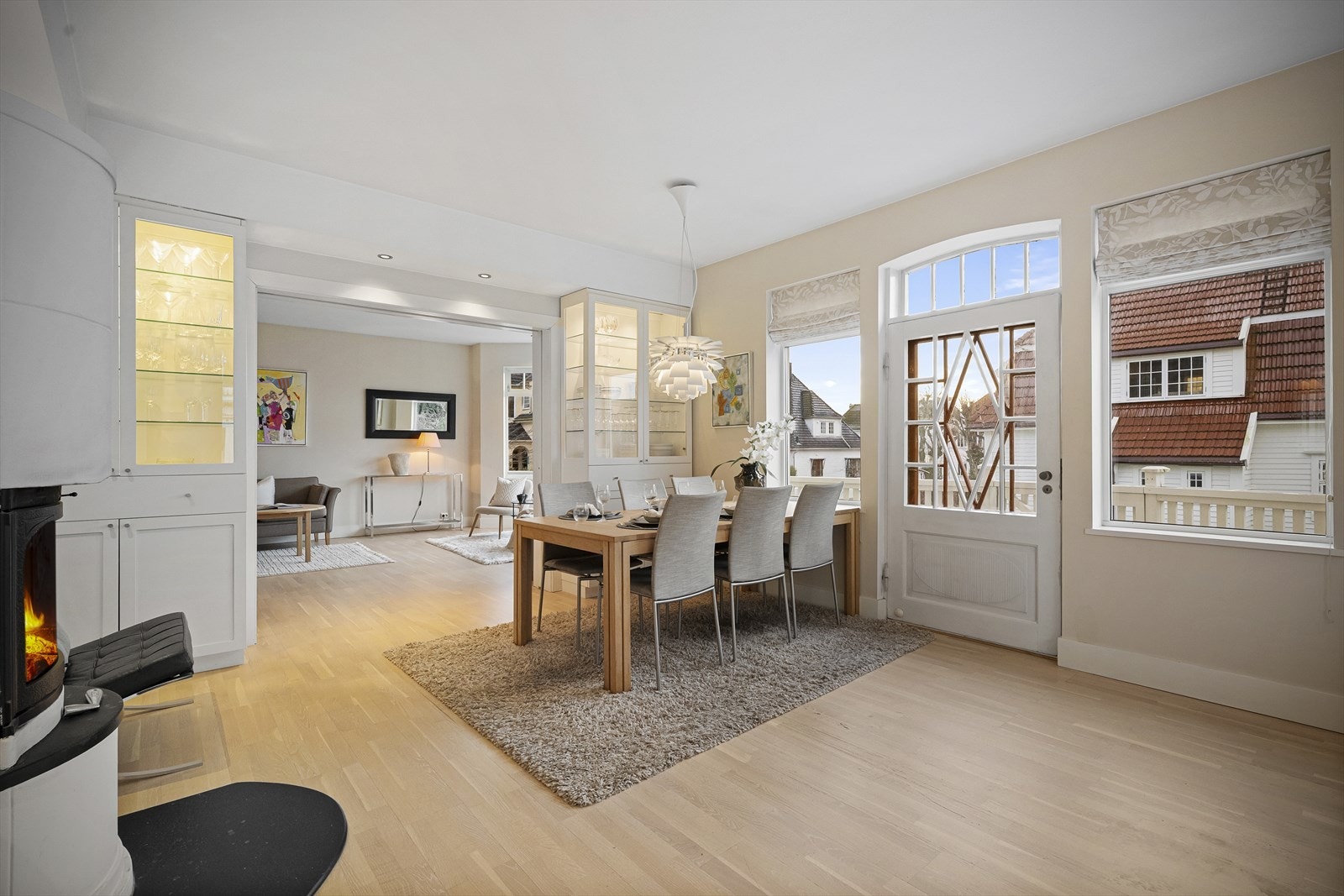 Første etasje med flere gode soner. Galleribilde