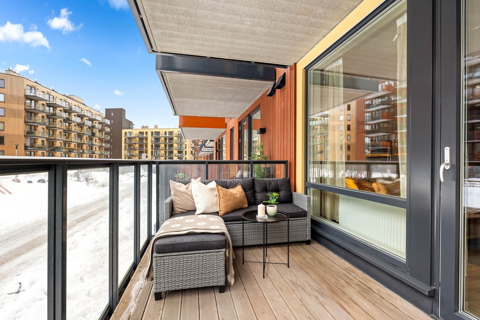 Balkongen er på ca. 7 kvm og har god plass til en sittegruppe. Galleribilde