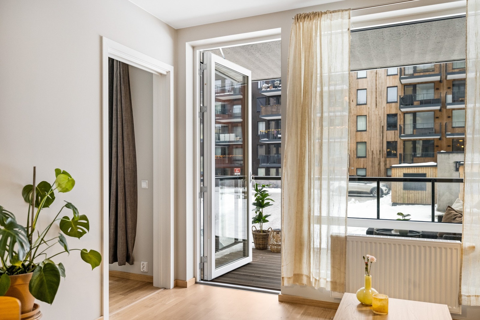 Fra stuen har du adkomst til soverommet og balkongen. Galleribilde