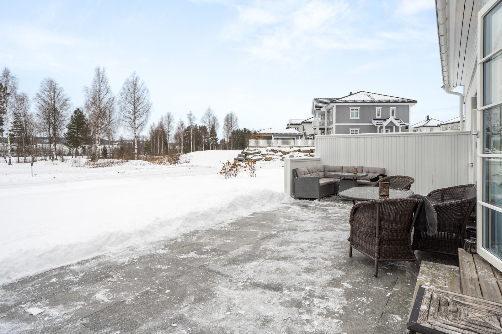 Den gode størrelsen gjør at du enkelt kan innrede med ulike soner og flere sittegrupper. Galleribilde