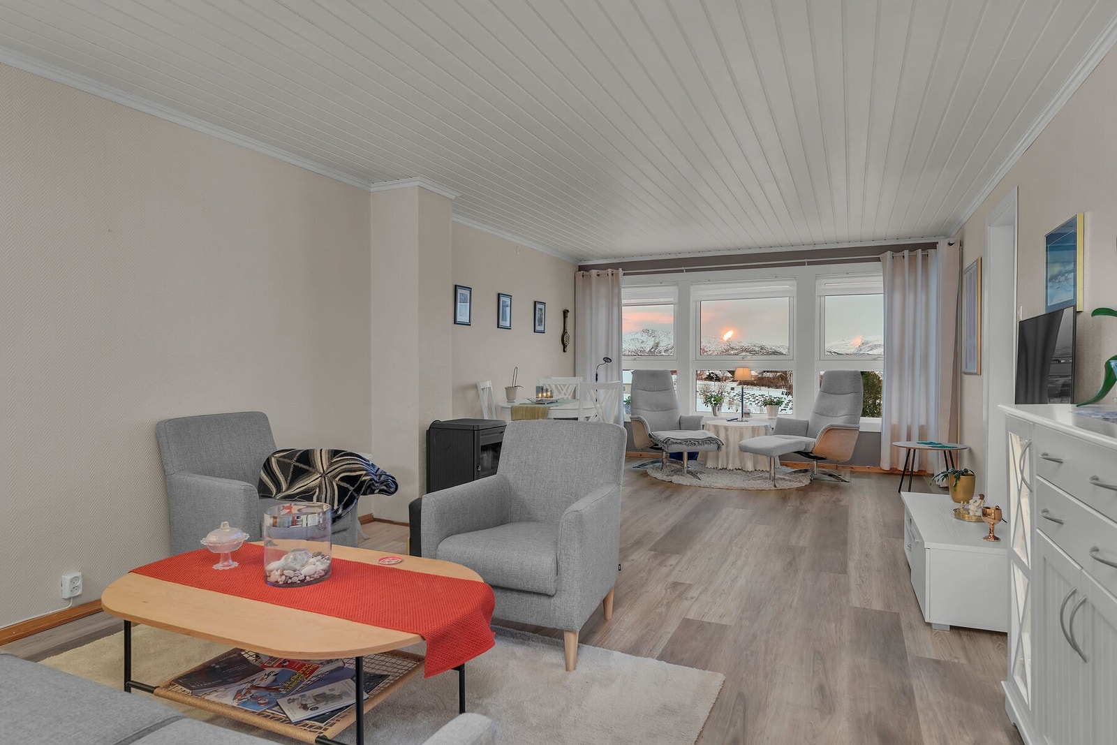 Vedovn i stuen sørger for varme og kos på kaldere dager. Galleribilde