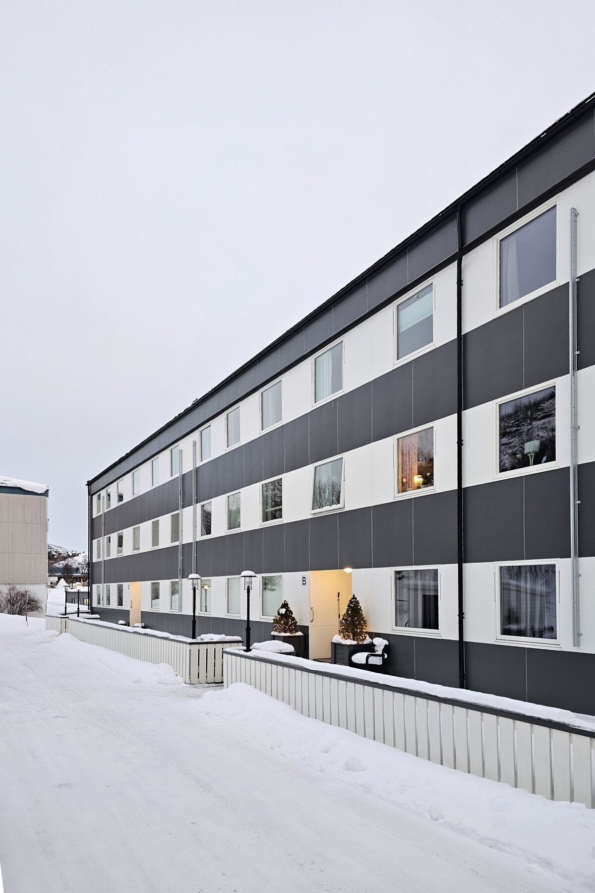 Leiligheten som ble oppført i 1975, er jevnlig vedlikeholdt og holder normal standard hensyntatt byggeåret. Galleribilde