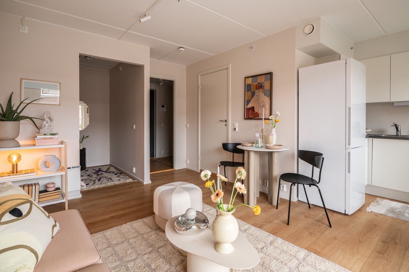 Leiligheten ble totalrehabilitert i 2015 og holder en gjennomgående god og moderne standard fra da. Galleribilde