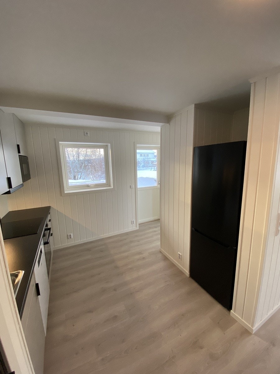 Innfelt kjøleskap i vegg Galleribilde