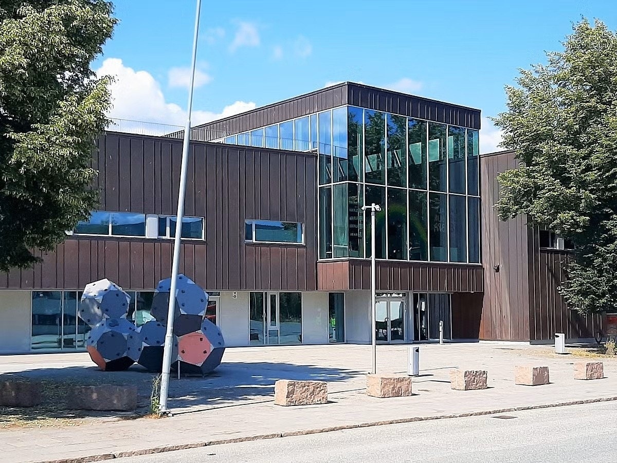 Hokksund ungdomsskole. 14 min gåtur Galleribilde