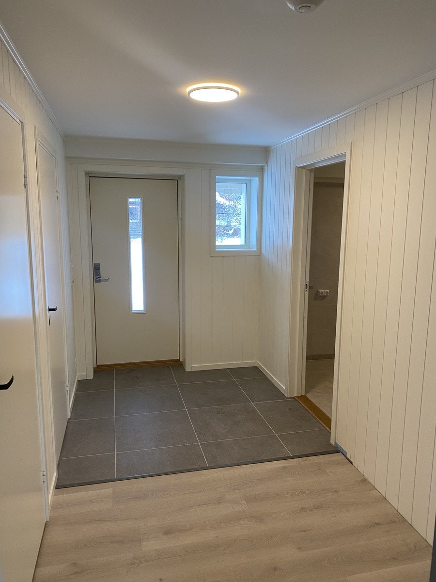 Flislagt gang med varmekabler Galleribilde