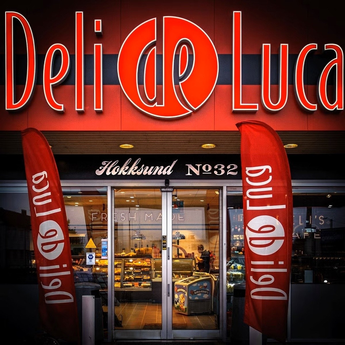 Bensinstasjon Deli de luca. 3 min gåtur Galleribilde