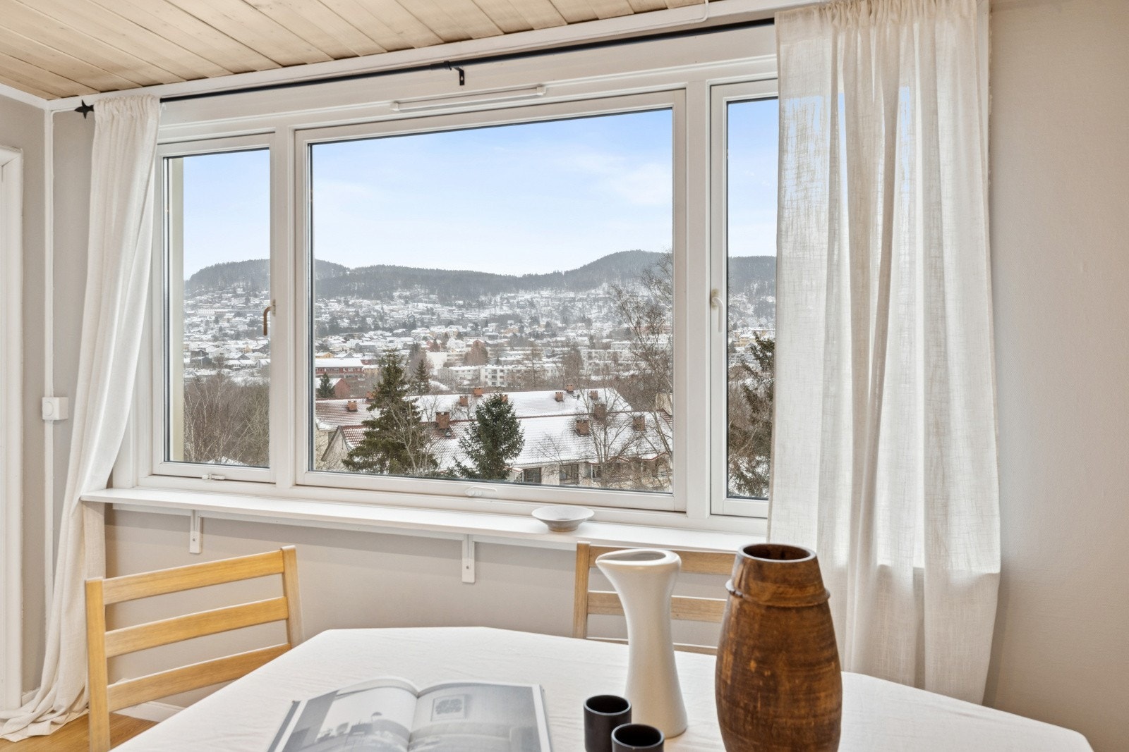 Leiligheten har flott utsikt og ligger på toppen av bygget i 3. etg. Galleribilde