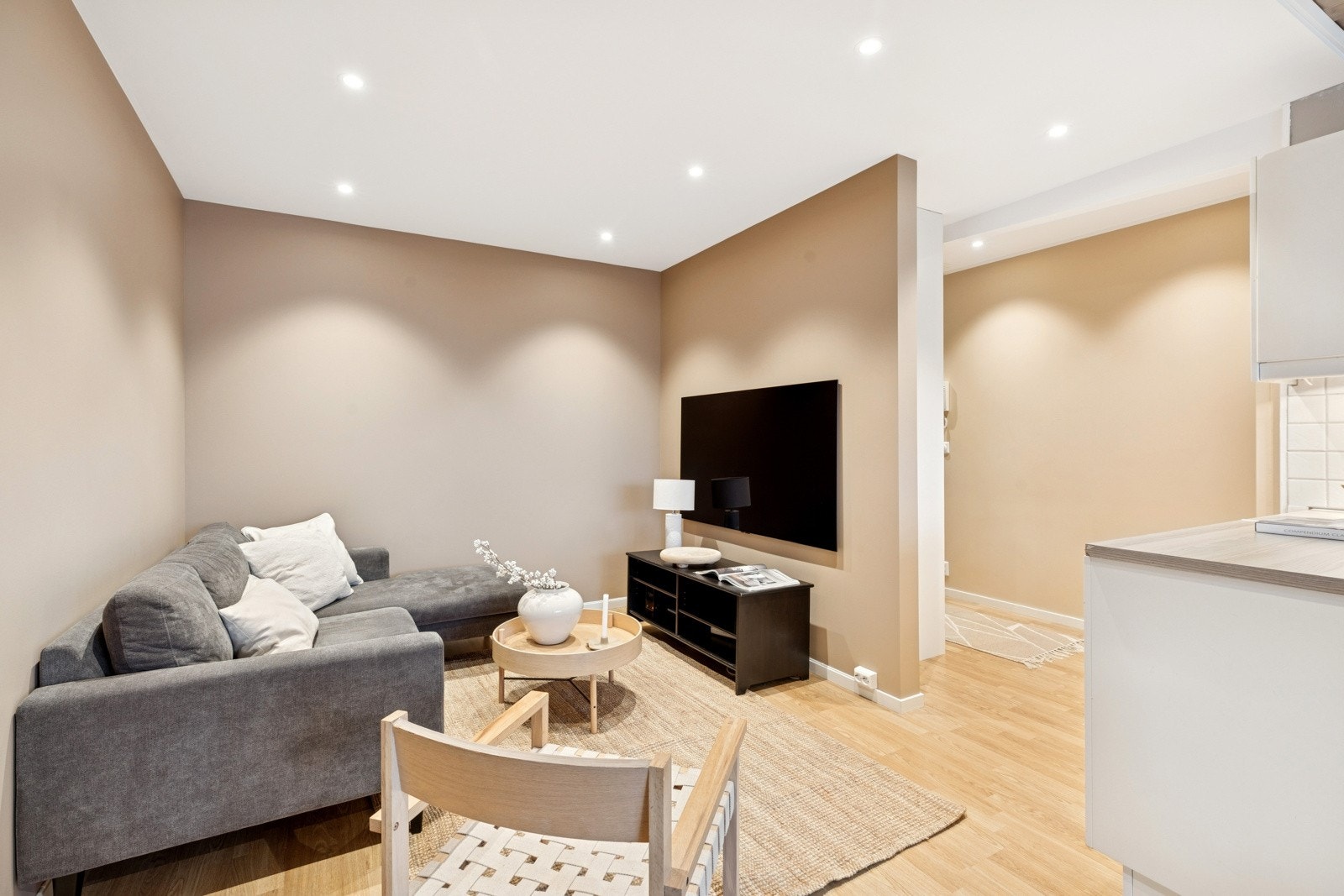 Nye downlights i stue, entré og bad Galleribilde