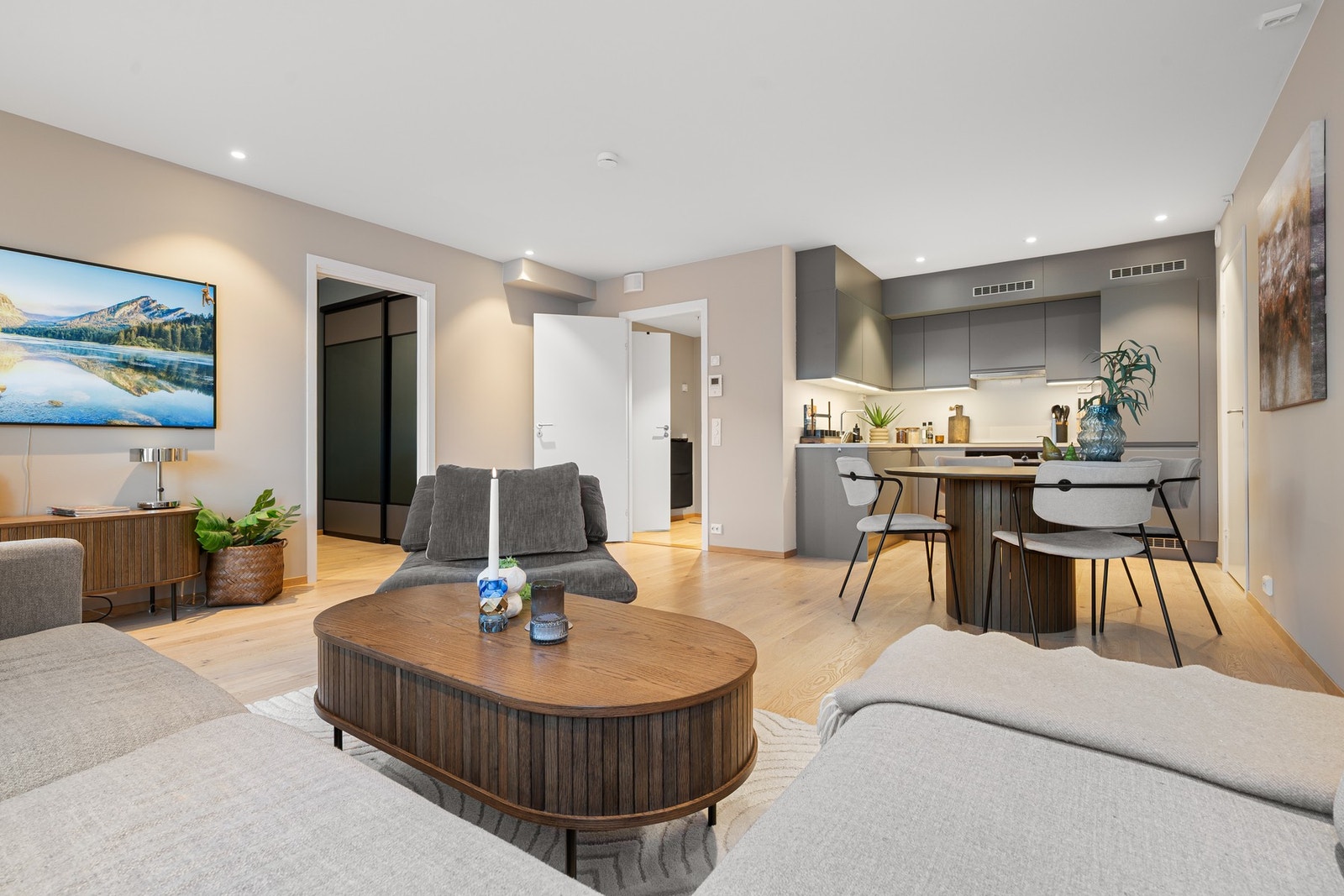 En-stavs parkett på gulv og tiltalende overflater Galleribilde