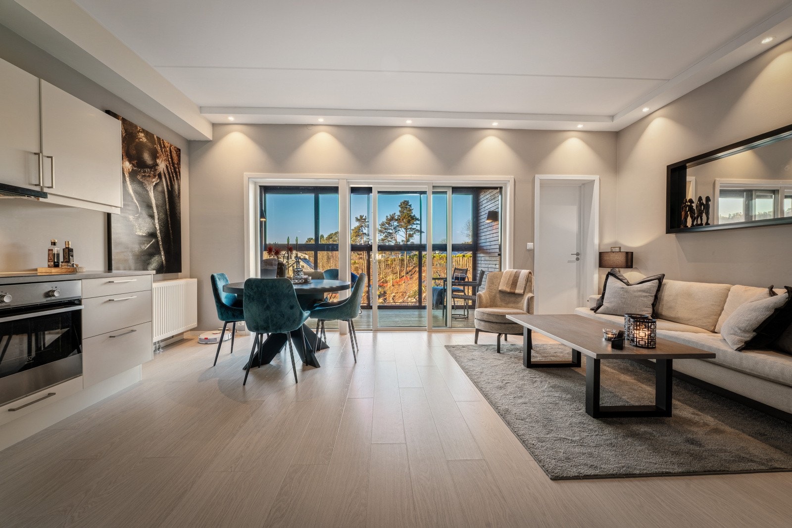 En meget delikat og svært tidsriktig leilighet med praktisk og smart utnyttelse. Galleribilde