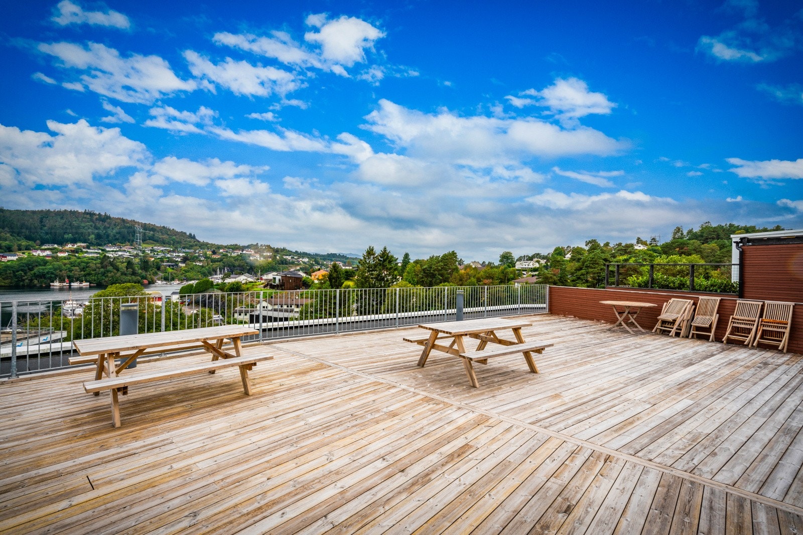 Stor felles takterrasse med nydelige sol- og utsiktsforhold. Galleribilde