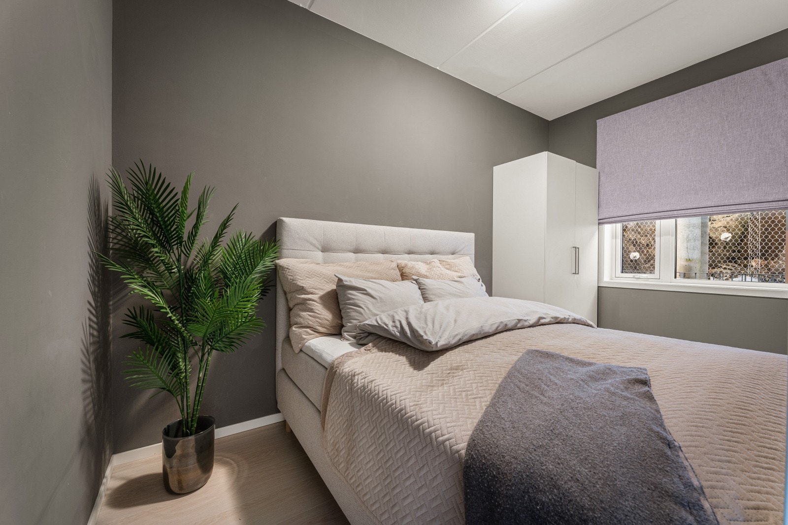 Her er det god plass til dobbeltseng + sengegavl! Galleribilde