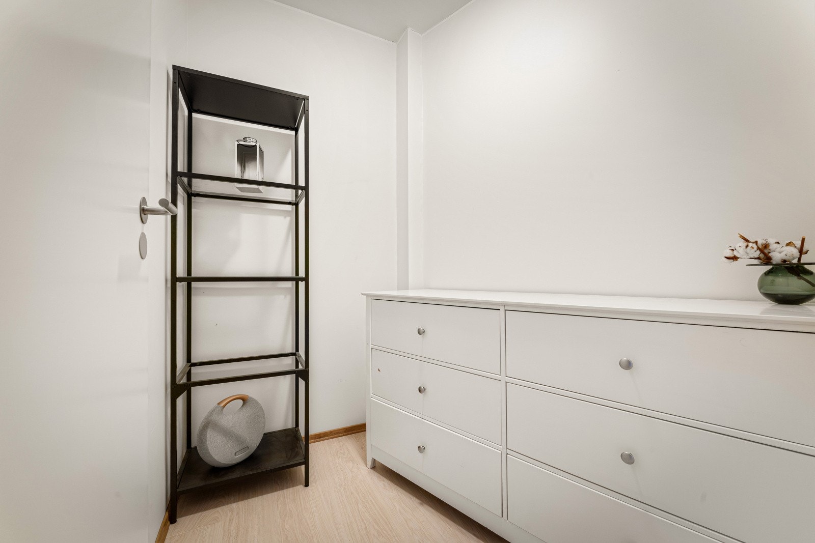 Svært praktisk innvendig bod som gir god lagring. Leiligheten har også ekstern bod i byggets 1. etasje. Galleribilde