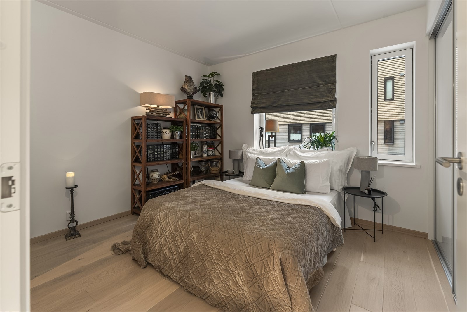 Det er 2 romslige soverom i leiligheten. Galleribilde