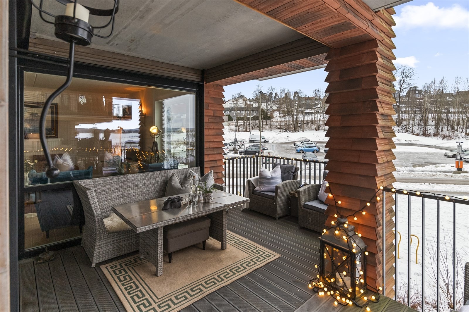 Leiligheten har en fin overbygd balkong hvor du kan nyte kveldssolen. Galleribilde