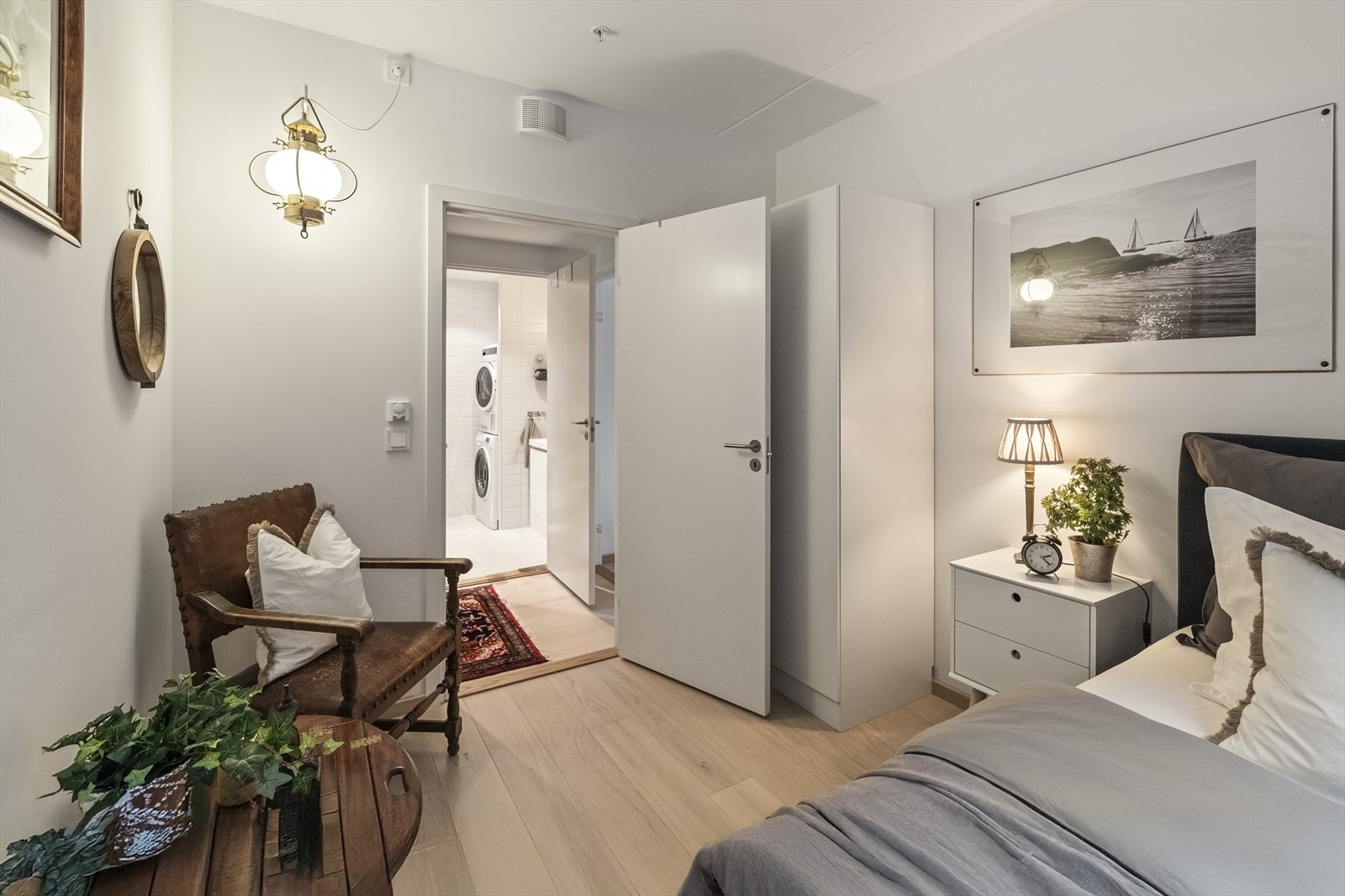 Perfekt som barnerom, gjesterom eller et romslig kontor. Galleribilde