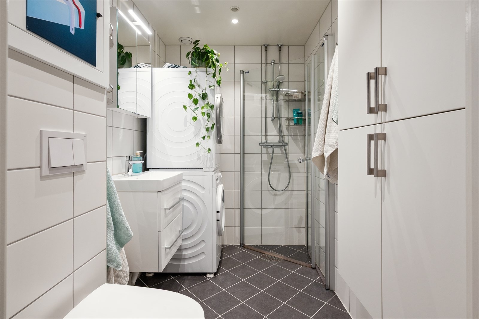 Pent flislagt baderom som ble pusset opp i 2019 i regi av borettslaget. Galleribilde