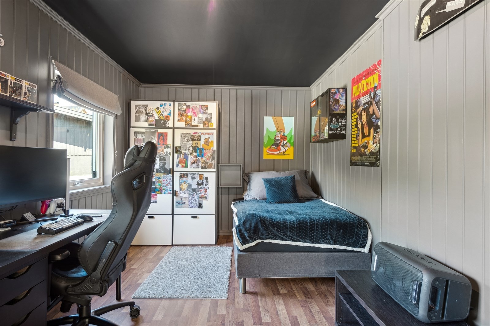 Det er god plass til seng med tilhørende nattbord på alle 3 soverommene Galleribilde