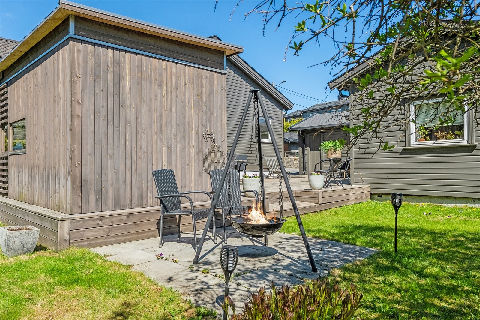 Koselige uteområder med flere ulike soner. Galleribilde