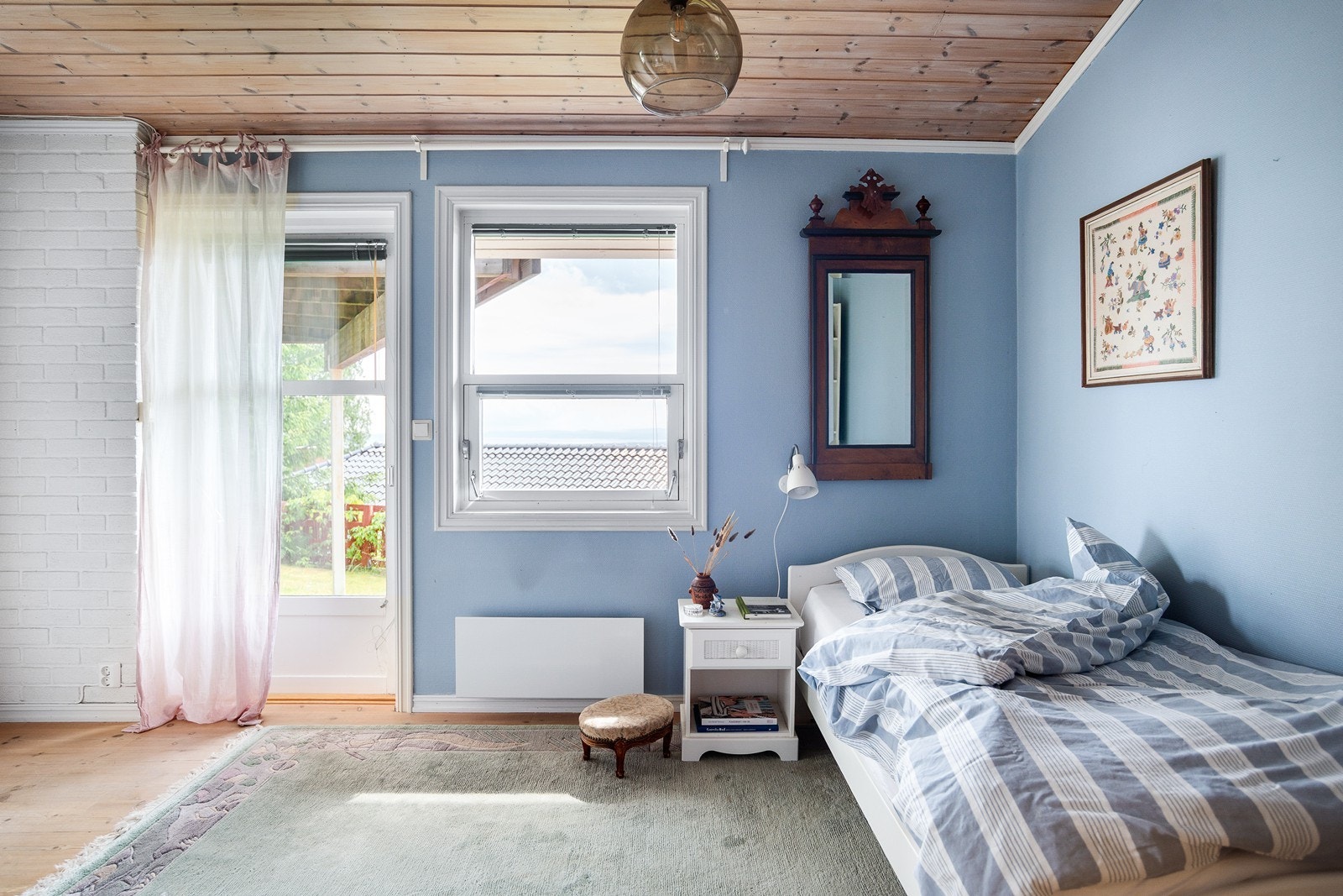 Soverom nr. 4 har utgang til hage Galleribilde