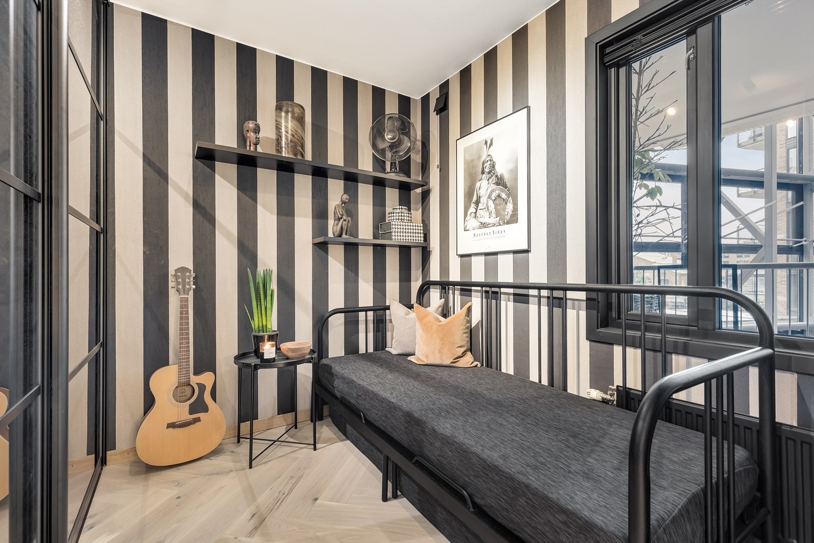 Seng kan gjøres om til dobbelseng ved behov. Galleribilde