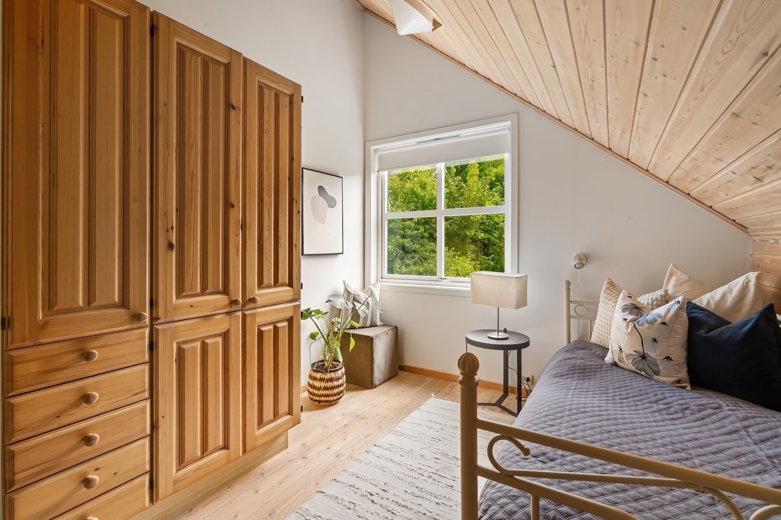 De øvrige rommene i denne etasjen er ypperlig som barnerom, gjesterom eller hjemmekontor. Galleribilde