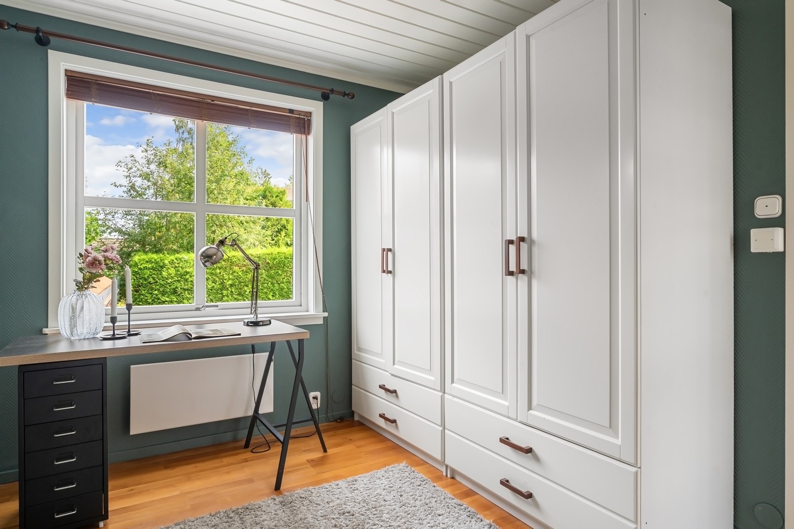 Flere av soverommene har romslige garderobeløsninger. Galleribilde