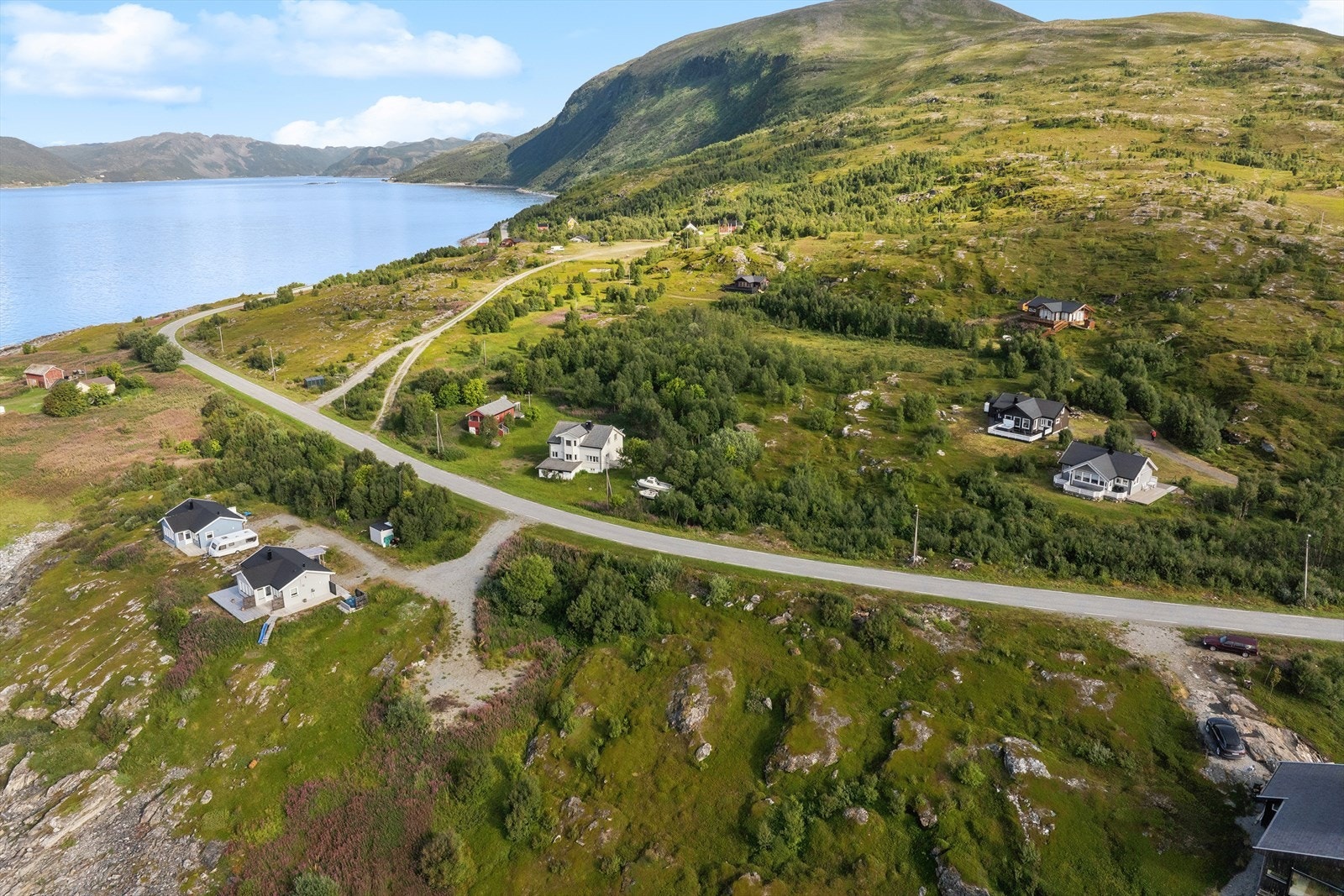 Fritidsboligen ligger bare en knapp times kjøring fra Alta sentrum. Galleribilde