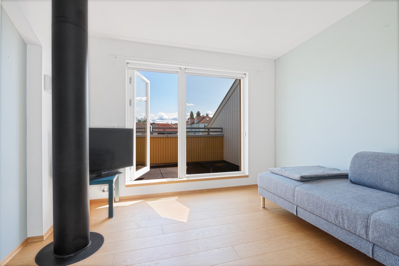 Stuen i andre etasje gir en god fleksibilitet i hverdagen med flere muligheter. Galleribilde