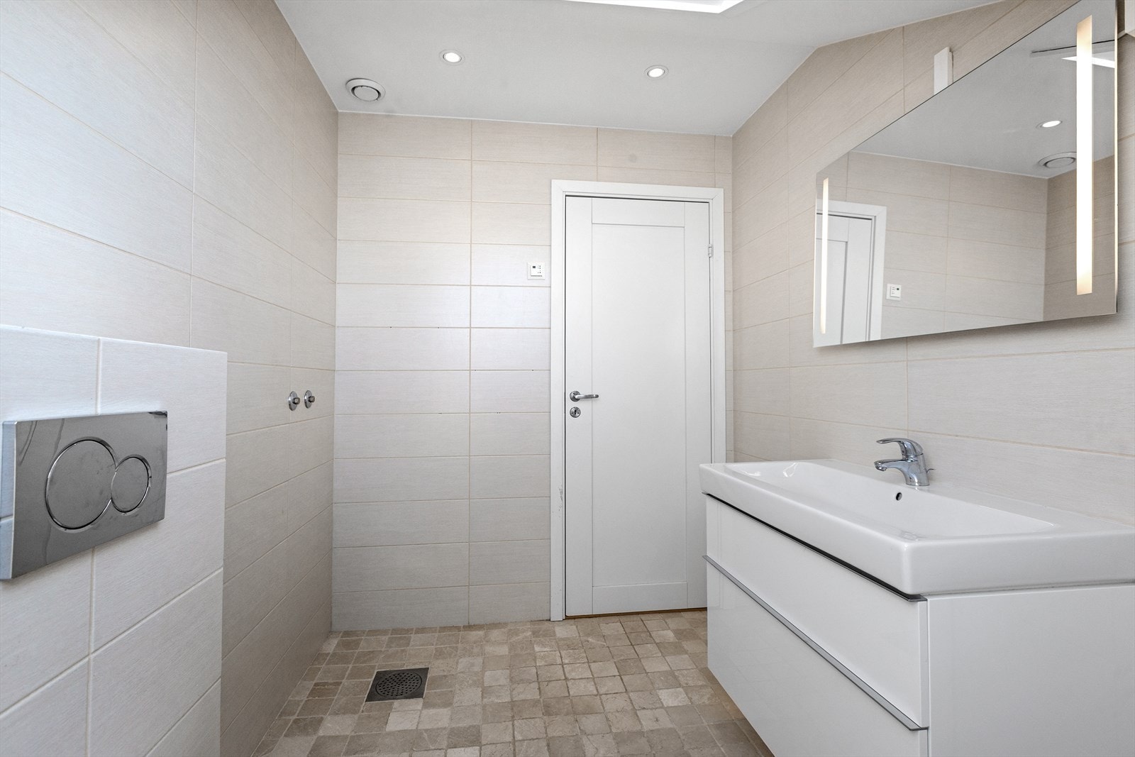 Baderommet er flislagt. Galleribilde