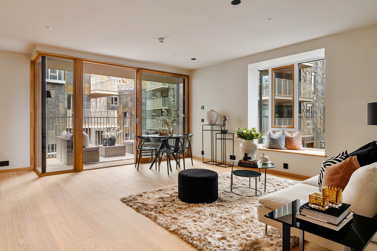 Dette er en helt ny og særdeles lekker 3-roms hjørneleilighet vendt mot vannspeilet. Galleribilde