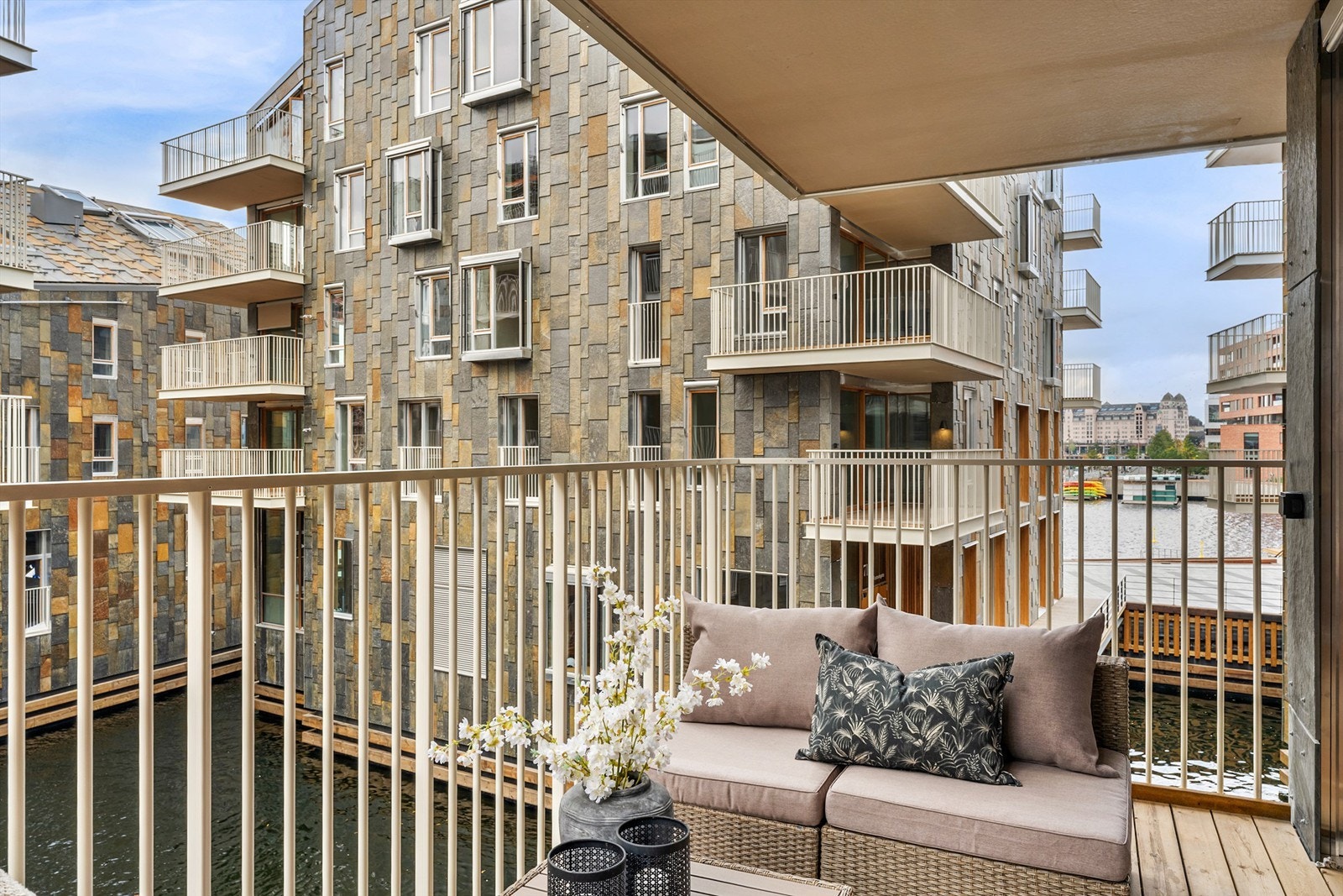 Velkommen til Rostockgata 65 presentert av Jens Bacher v/ Røisland og Co Eiendomsmegling AS Galleribilde