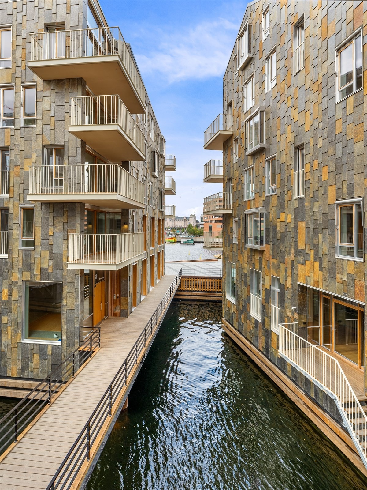 Utsyn fra stuen mot vannspeilet. Galleribilde