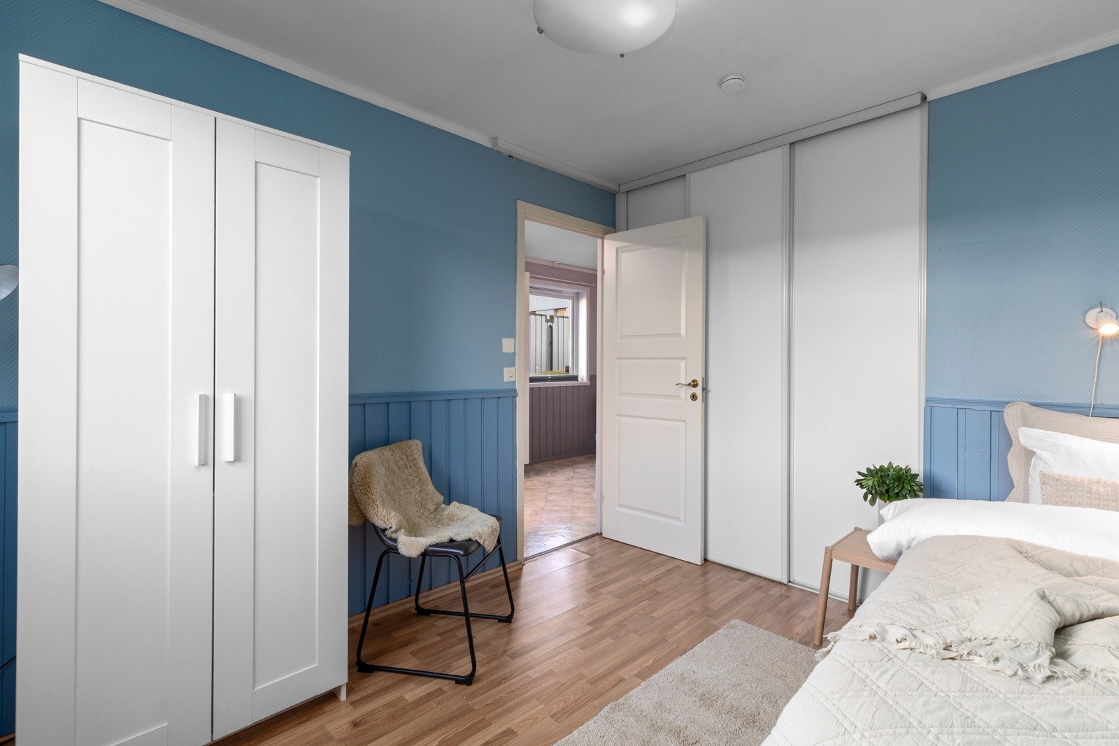 Pommet har rikelig med oppbevaringsplass i romslig garderobeløsninger. Galleribilde