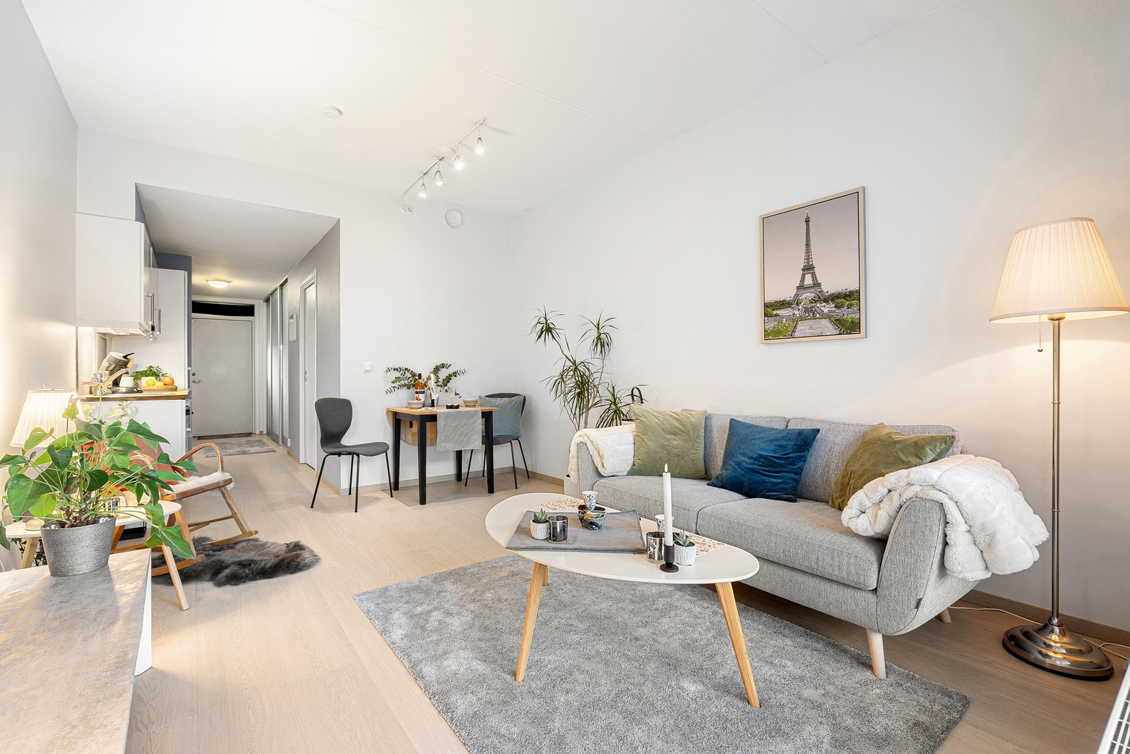 Leiligheten varmes opp av fjernvarme, og det er balansert ventilasjon for godt inneklima Galleribilde