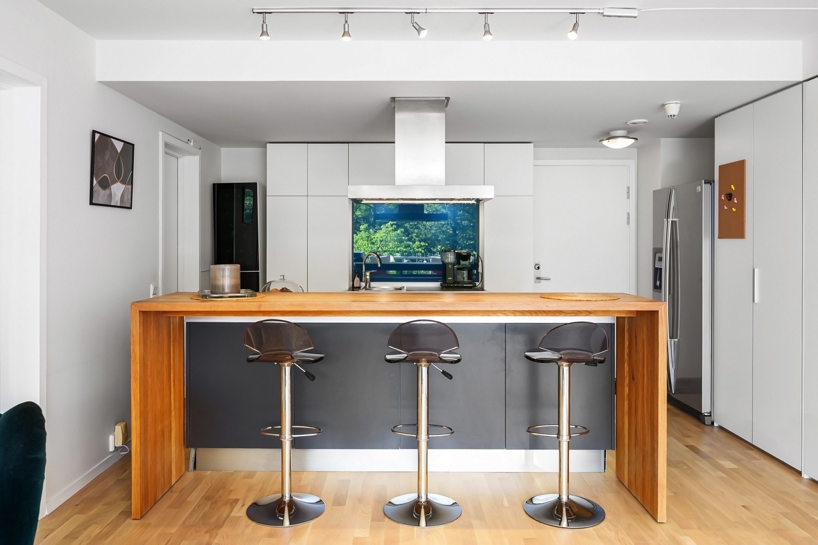 Tilbaketrukket og fredfull beliggenhet - Heis fra bakkeplan og til leilighetsplan. Galleribilde