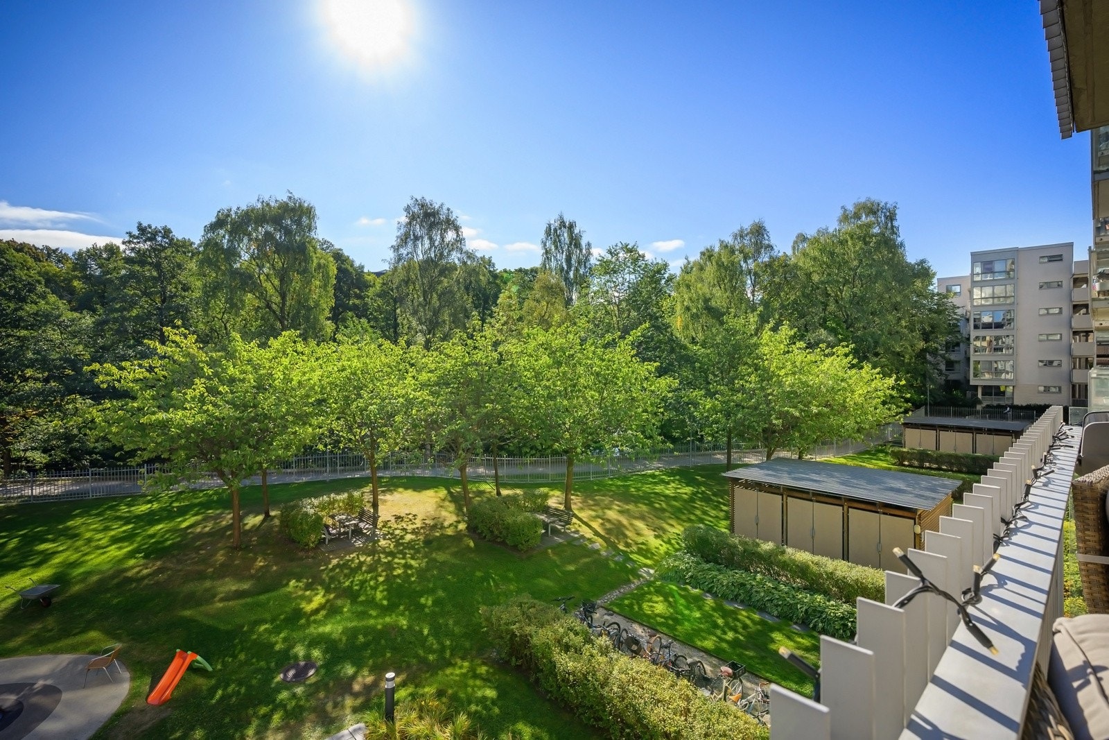 Nydelig utsyn over idyllisk hage - Svært skjermet beliggenhet, langs Akerselva. Galleribilde