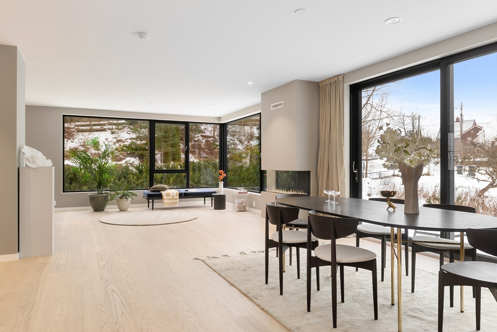 Flotte detaljer og fine løsninger er gjennomgående. Moderne og tidsriktige farge- og materialvalg er benyttet i hele boligen Galleribilde