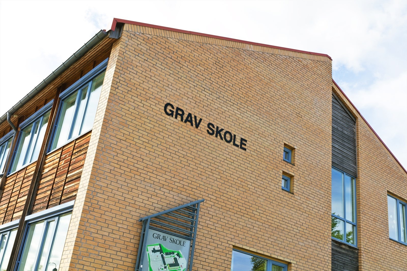 Svært barnevennlig beliggende med populære Grav barneskole i kort gangavstand Galleribilde