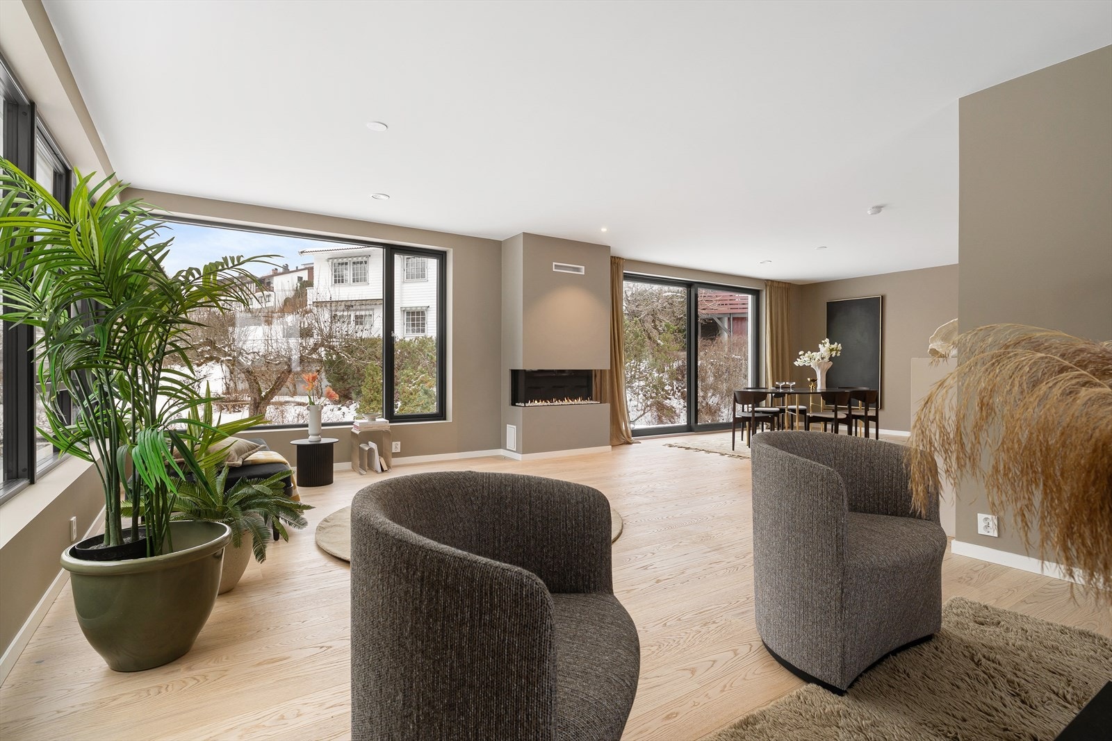 Lekker og varm gasspeis i stuen Galleribilde