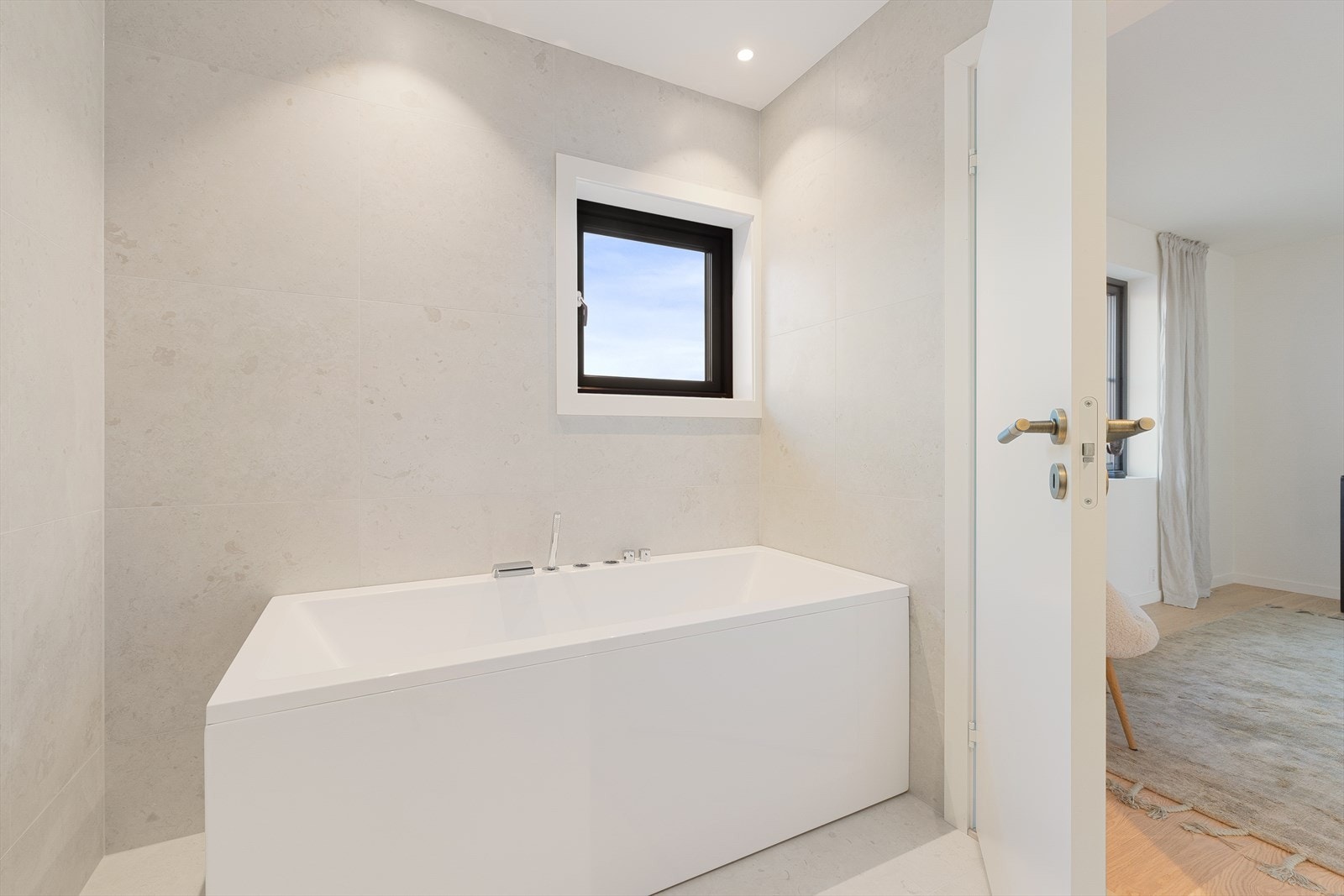 Badekar - både behagelig, og en nødvendighet for småbarnsfamilier! Galleribilde