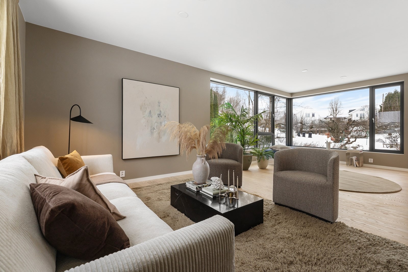 Lyst og luftig i hele boligen Galleribilde