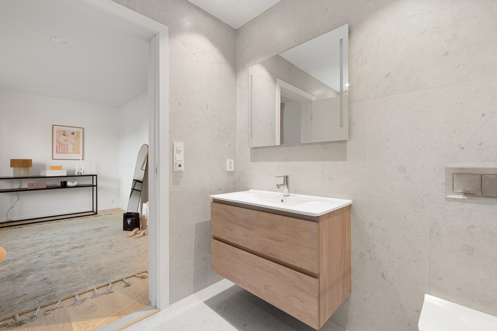 Boligen har totalt 3 bad + vaskerom og toalett Galleribilde