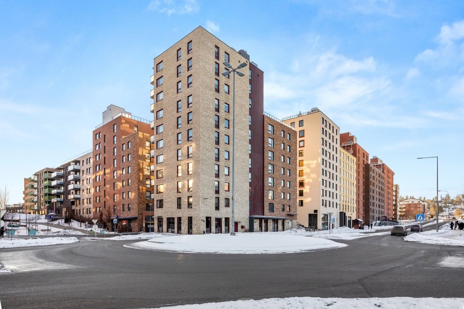 Garasjeplassene ligger i sentrum av det nye utviklingsområde Skårerbyen, med umiddelbar nærhet til kjøpesenter, butikker og spisesteder. Galleribilde