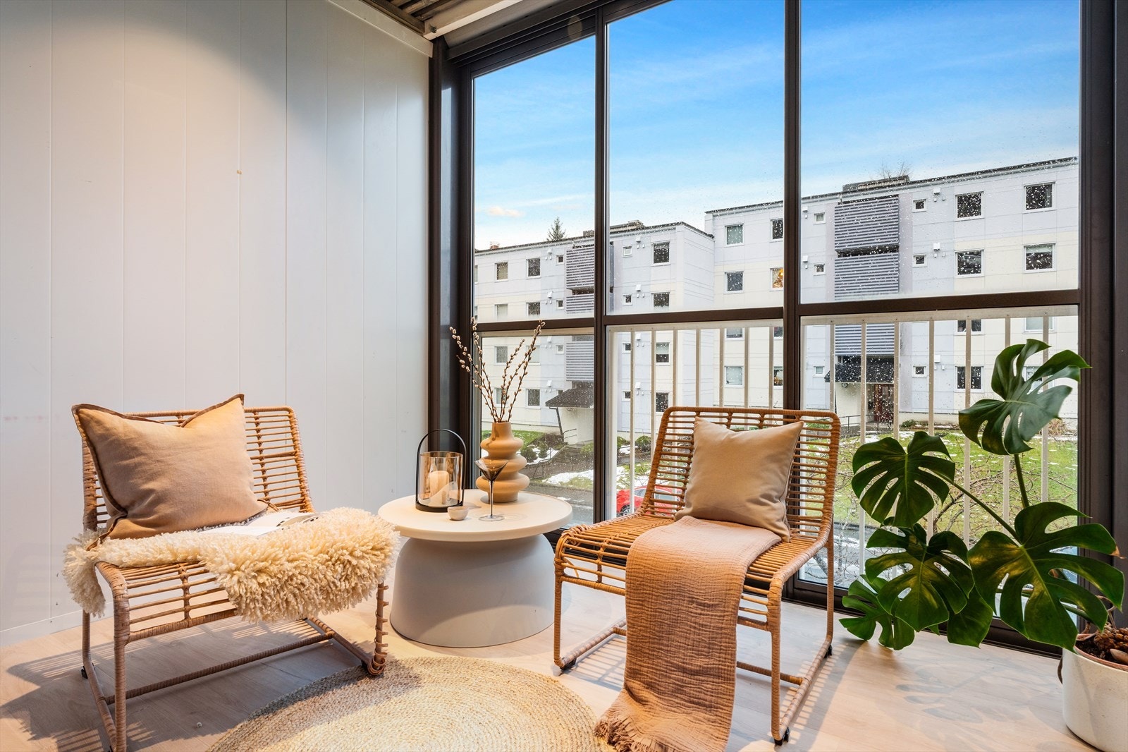 Her er det god plass til sittegruppe og annen ønsket innredning, perfekt for å invitere familie og venner på besøk! Galleribilde