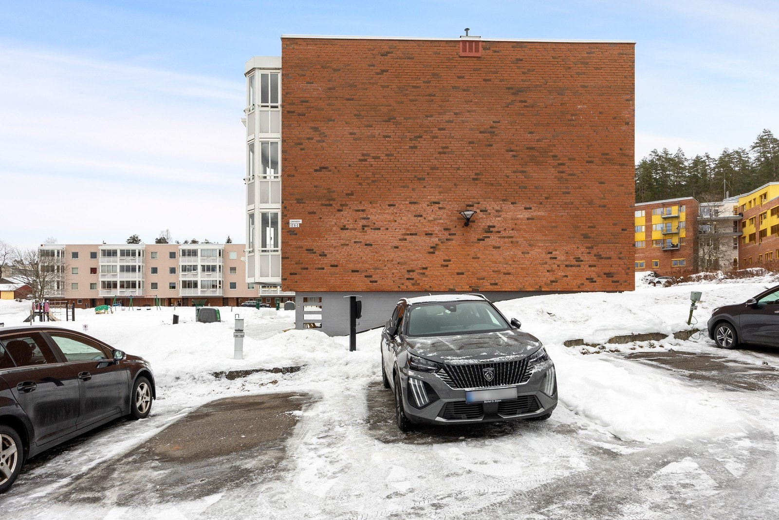 Leiligheten har en parkeringsplass. Galleribilde