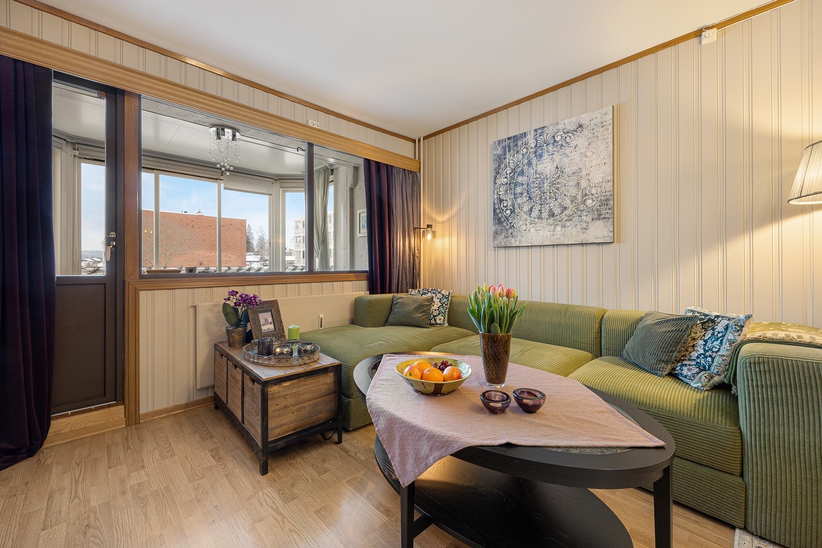 Innglasset balkong med adkomst fra stuen. Galleribilde