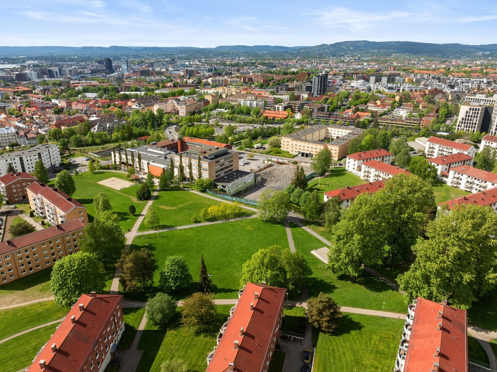 Beliggenheten gir nærhet til rekreasjonsområder som Ekebergparken og Middelalderparken. Galleribilde