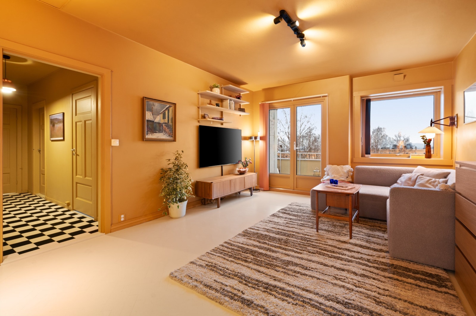 Tom Martinsen v/Krogsveen ønsker velkommen til Etterstadsletta 15A! Foto: Peter Futo v/Cool Pics AS. Galleribilde